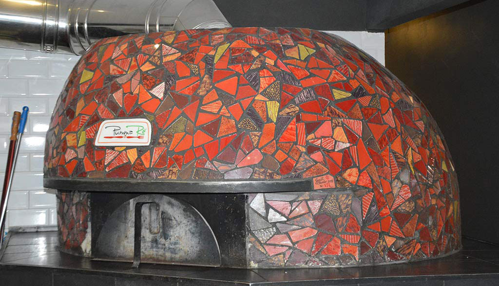 Forno a legna pizzeria pummare-roma