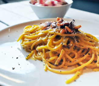 pasta alla carbonara – pastifici artigianali – gastronomia italiana – tradizione – guanciale – pecorino – cacio e ova – spaghetteria – PummaRe’ – gourmet